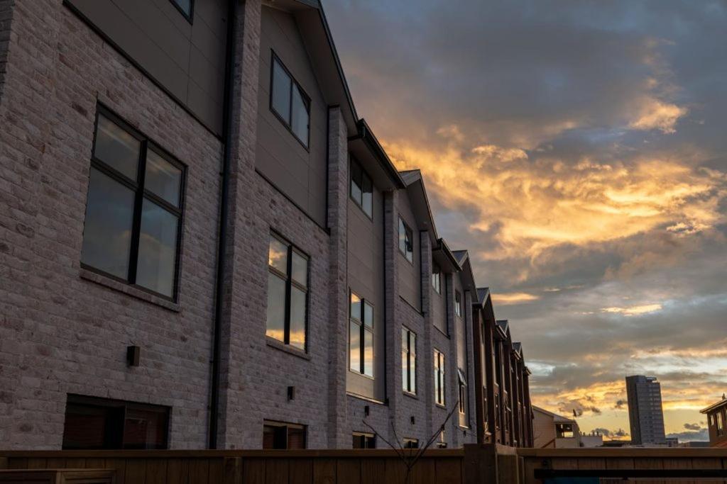 Cloud Nine Elegant Escape Awaits Apartment ไครสต์เชิร์ช ภายนอก รูปภาพ
