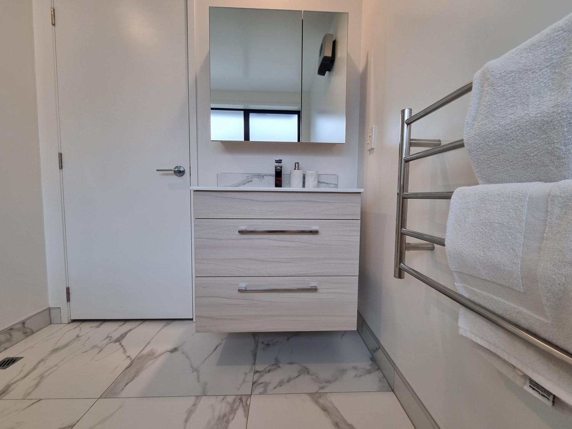 Cloud Nine Elegant Escape Awaits Apartment ไครสต์เชิร์ช ภายนอก รูปภาพ