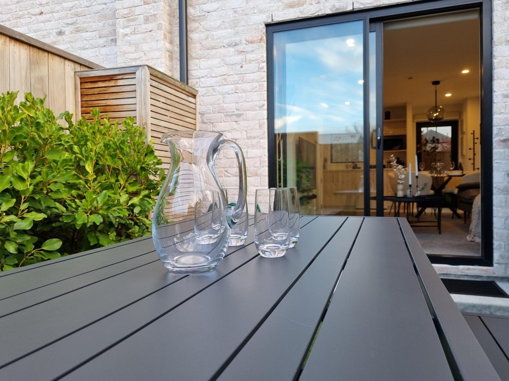 Cloud Nine Elegant Escape Awaits Apartment ไครสต์เชิร์ช ภายนอก รูปภาพ